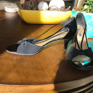 Reba black pumps